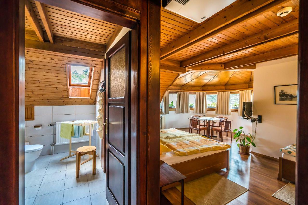 Szent Kristof Panzio Hotel Ostrzyhom Zewnętrze zdjęcie