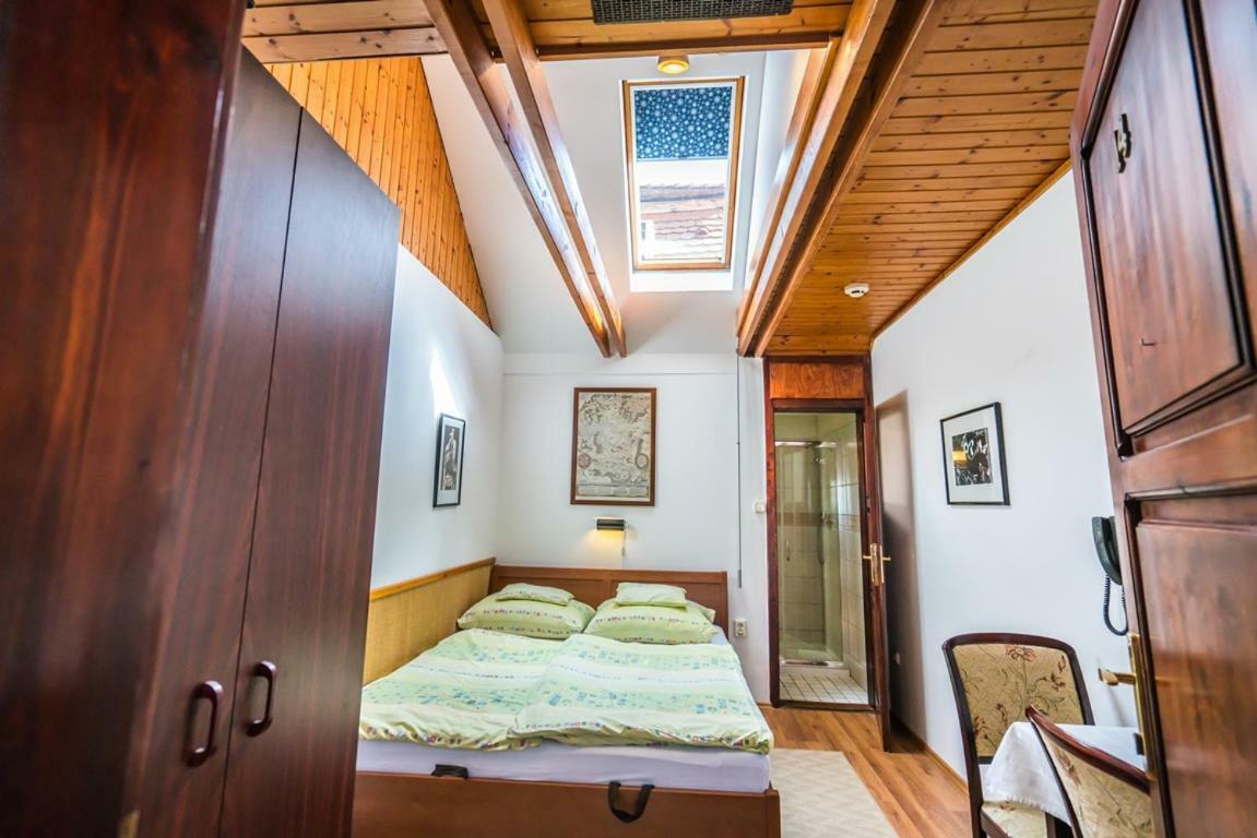 Szent Kristof Panzio Hotel Ostrzyhom Zewnętrze zdjęcie