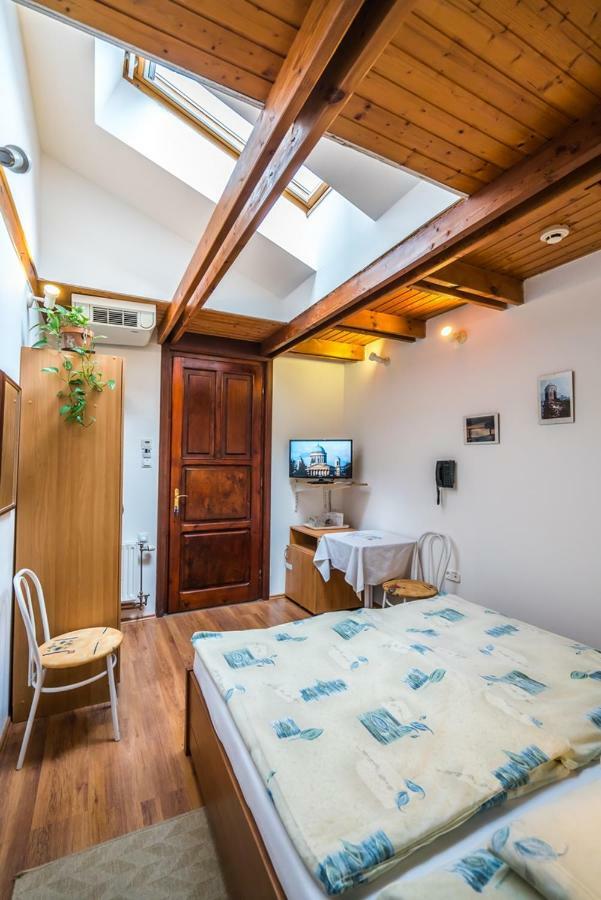 Szent Kristof Panzio Hotel Ostrzyhom Zewnętrze zdjęcie