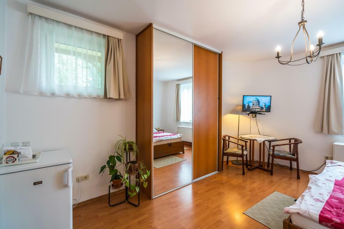 Szent Kristof Panzio Hotel Ostrzyhom Zewnętrze zdjęcie