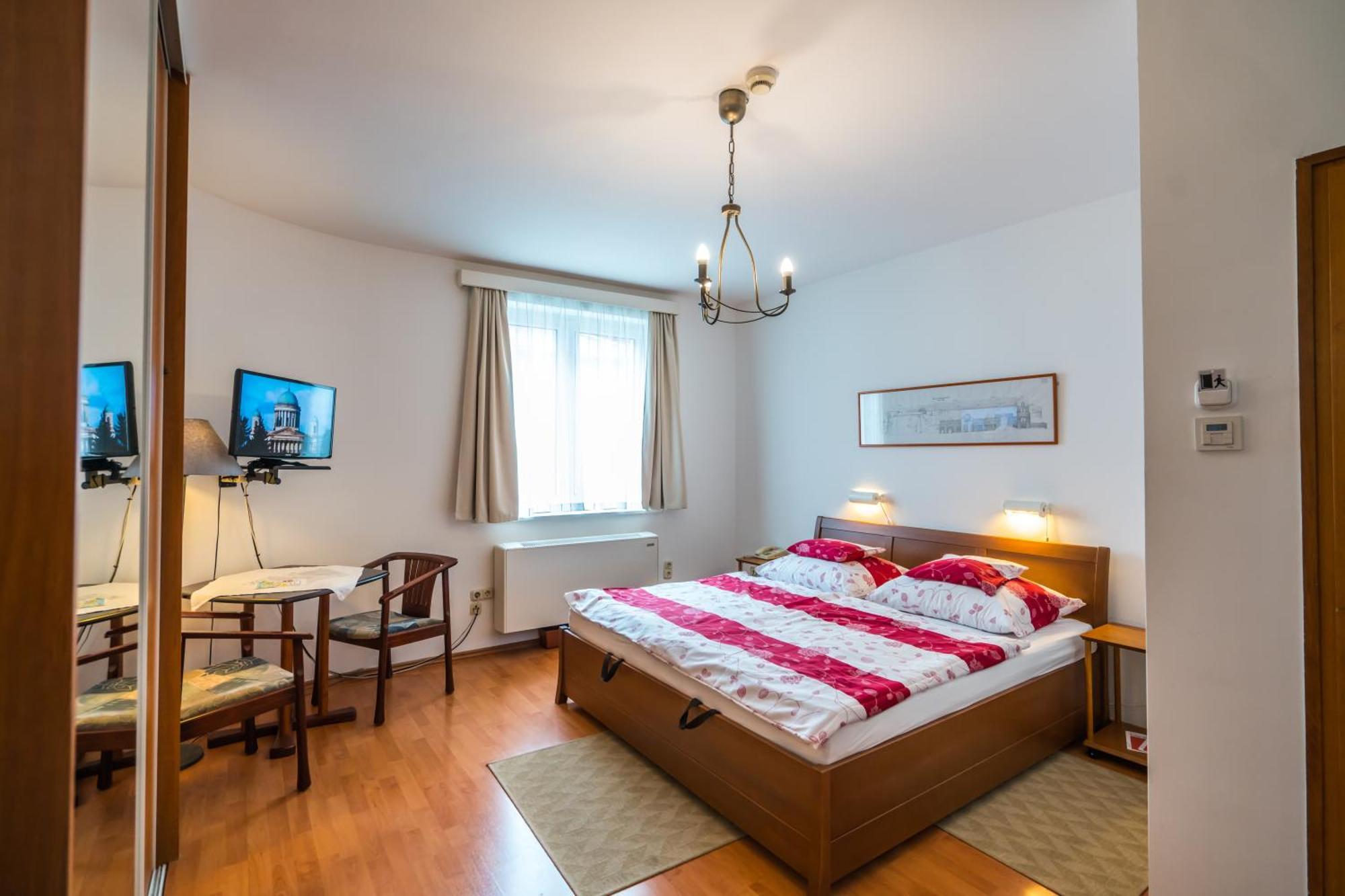 Szent Kristof Panzio Hotel Ostrzyhom Zewnętrze zdjęcie