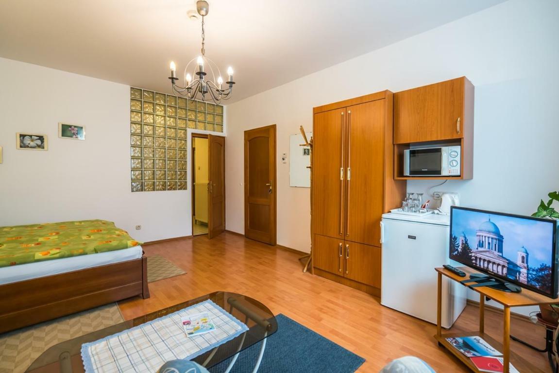 Szent Kristof Panzio Hotel Ostrzyhom Zewnętrze zdjęcie