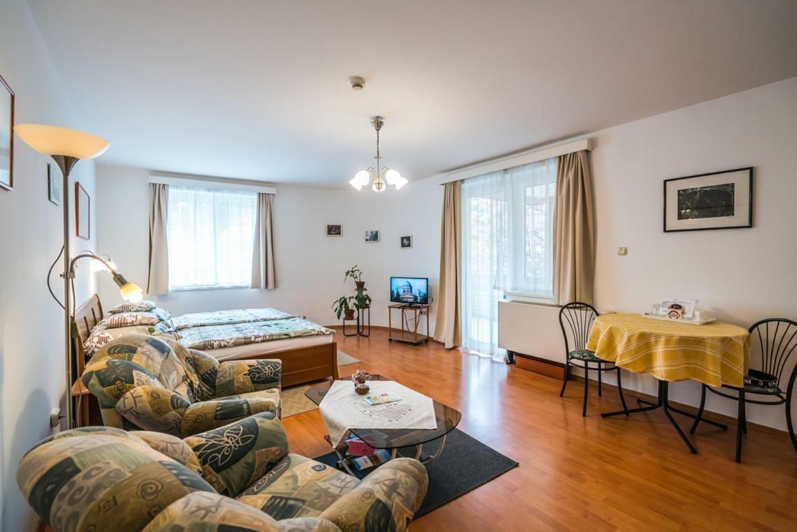 Szent Kristof Panzio Hotel Ostrzyhom Zewnętrze zdjęcie