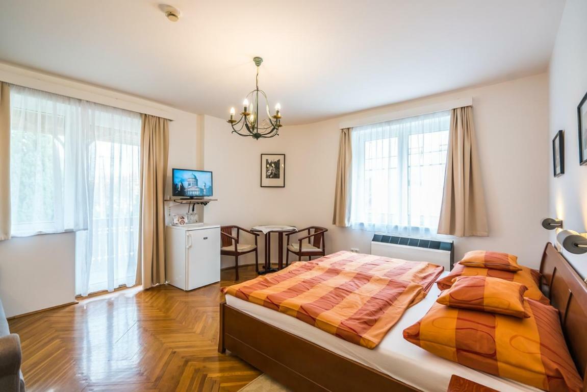 Szent Kristof Panzio Hotel Ostrzyhom Zewnętrze zdjęcie