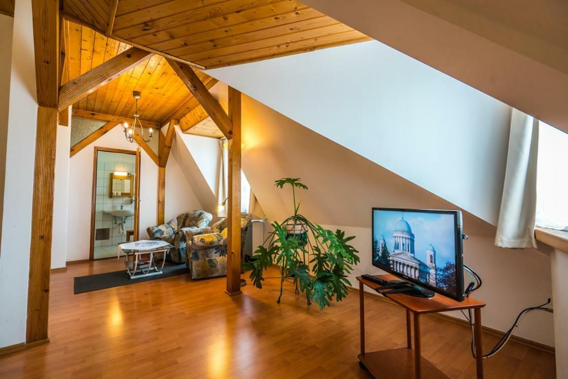 Szent Kristof Panzio Hotel Ostrzyhom Zewnętrze zdjęcie