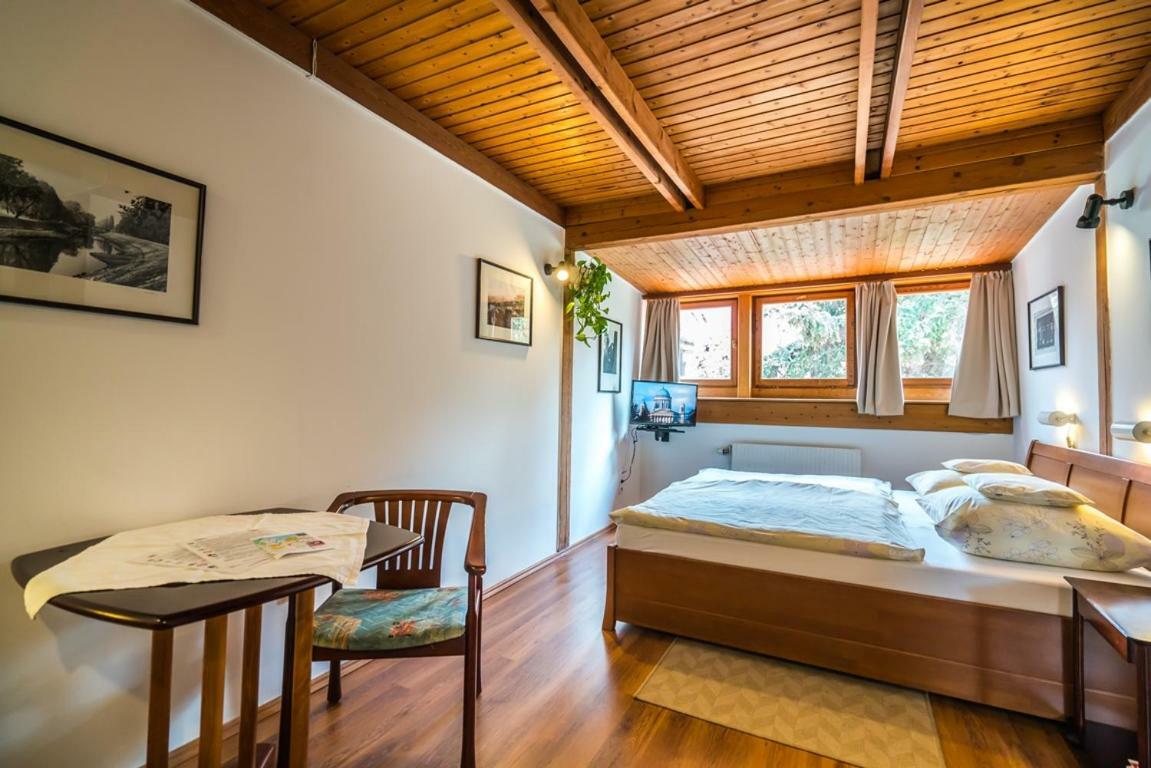 Szent Kristof Panzio Hotel Ostrzyhom Zewnętrze zdjęcie