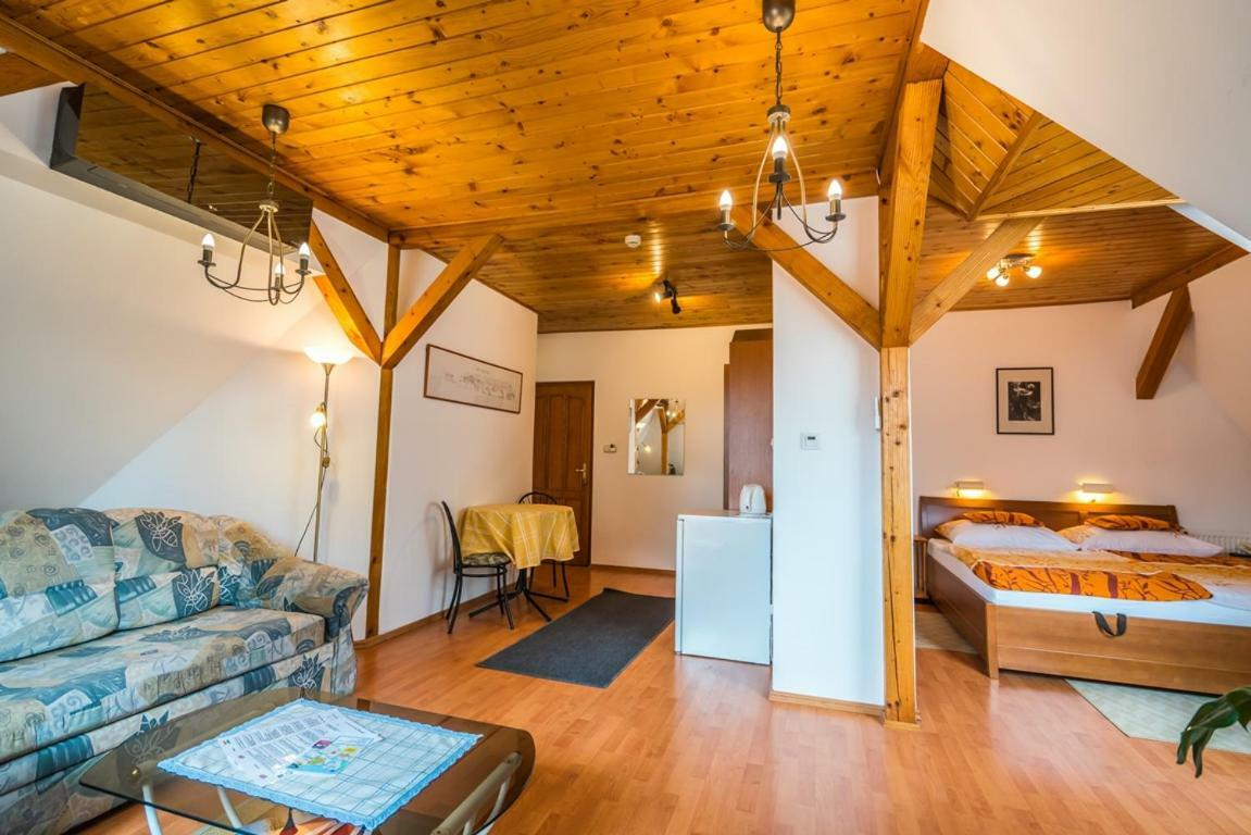 Szent Kristof Panzio Hotel Ostrzyhom Zewnętrze zdjęcie