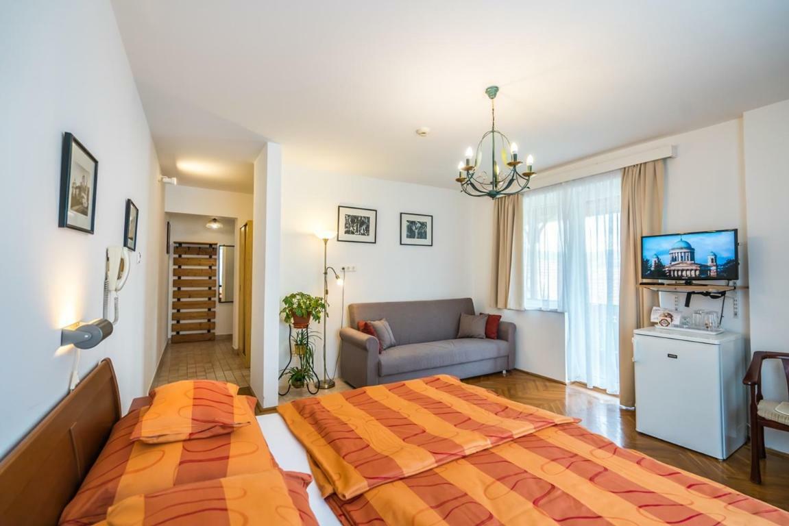 Szent Kristof Panzio Hotel Ostrzyhom Zewnętrze zdjęcie