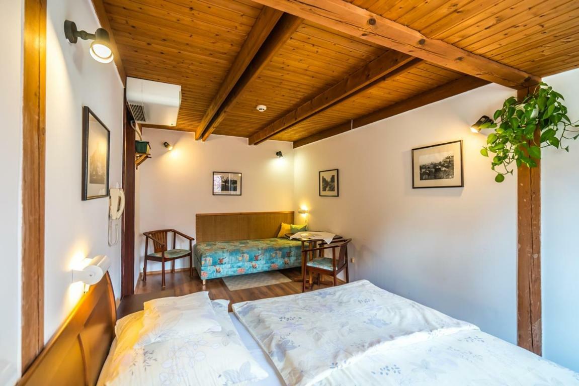 Szent Kristof Panzio Hotel Ostrzyhom Zewnętrze zdjęcie