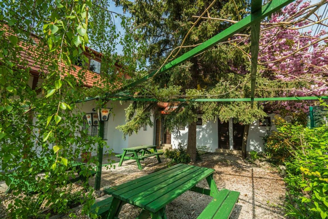 Szent Kristof Panzio Hotel Ostrzyhom Zewnętrze zdjęcie